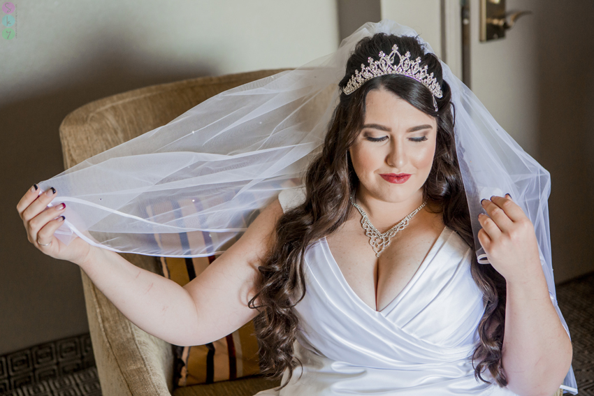 Las Vegas Bride and Groom Get Ready – Dra + Jason – Oh My Posh Weddings