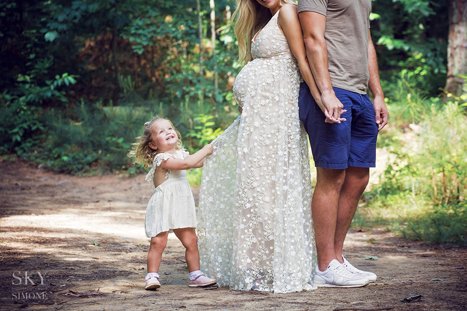 How to Involve Siblings in Maternity Photos | Grace Emily Photography